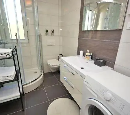 Mit Gemeinschaftspool Und Garten Apartment Sveti Filip i Jakov