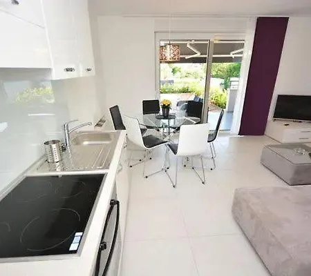 Apartment Mit Gemeinschaftspool Und Garten Sveti Filip i Jakov