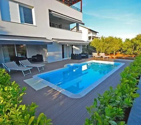 Mit Gemeinschaftspool Und Garten * Sveti Filip i Jakov