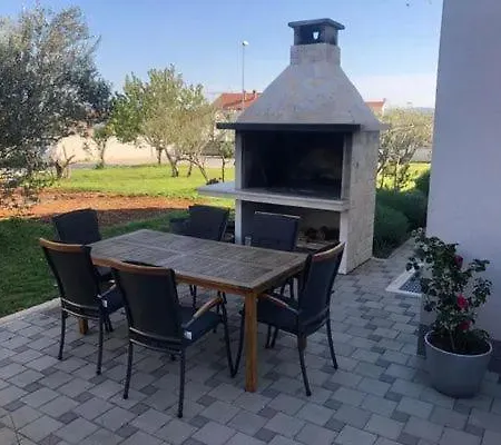 Mit Gemeinschaftspool Und Garten Apartment Sveti Filip i Jakov